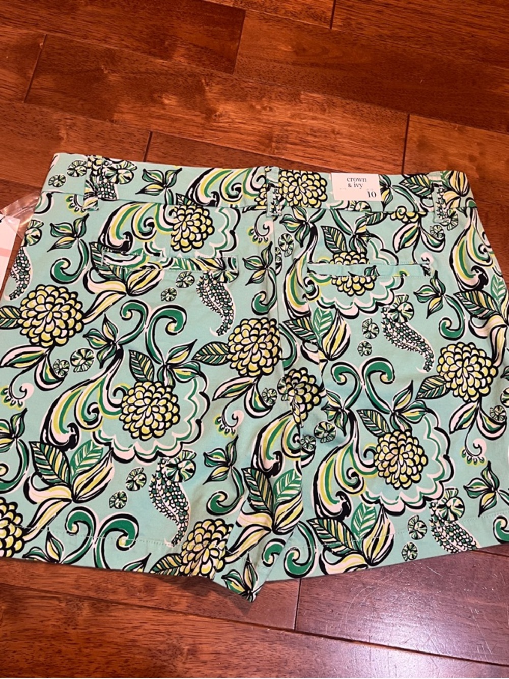 Crown & Ivy Green Floral Print Shorts - Picture 3 of 5